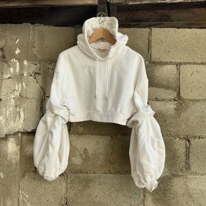 Petersyn White Cropped Hoodie Sweater